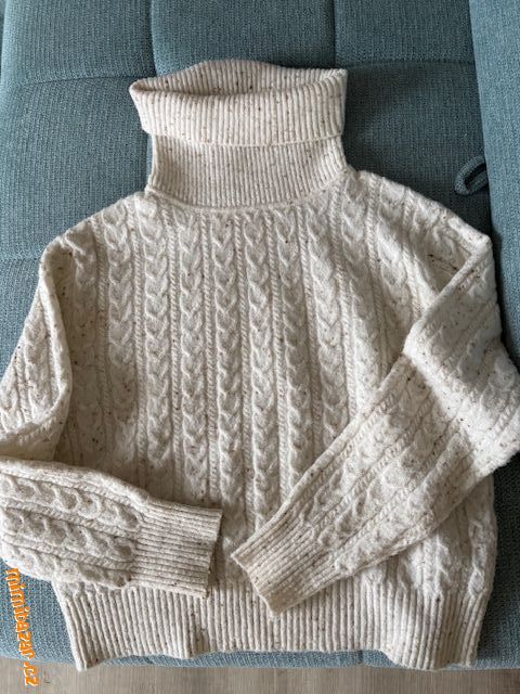 Elegantní krémový svetr rolák