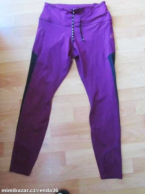 Legíny Nike - vel. M - top stav