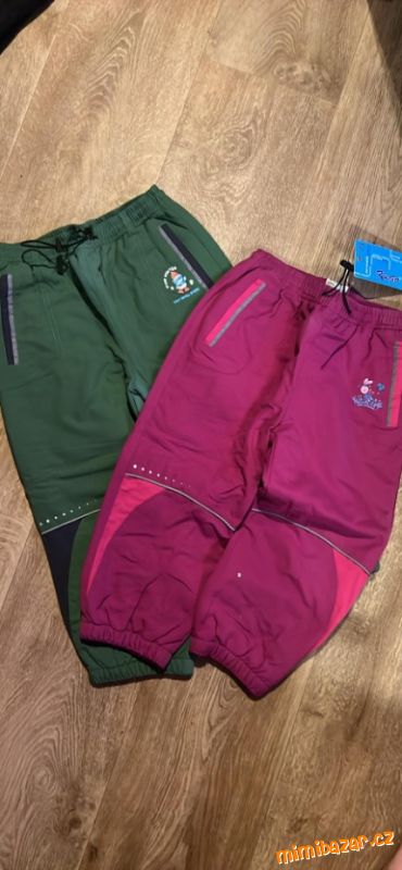 Šusťákové kalhoty zelené 104 fialové 98 Cena 200 k
