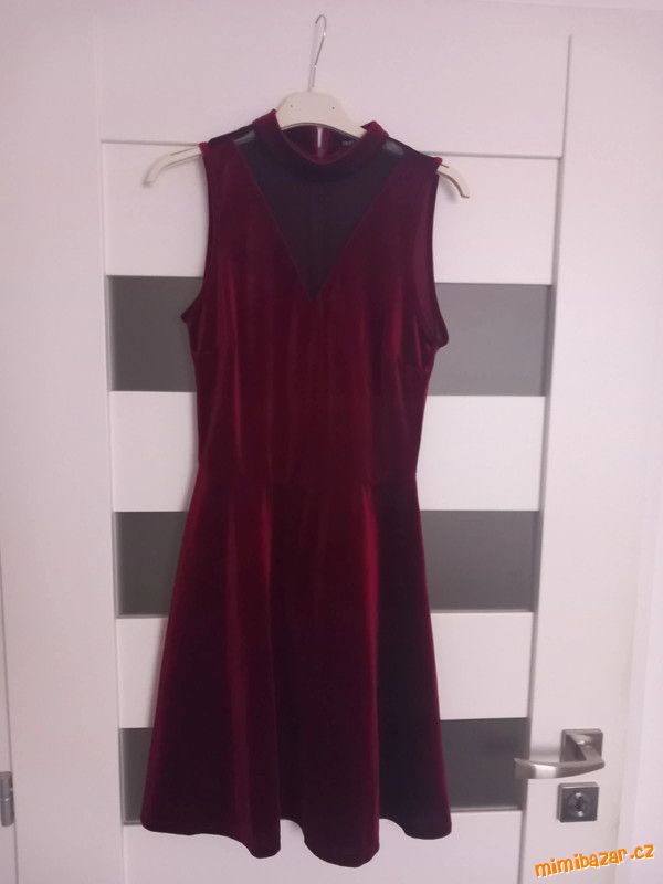 Krásné vínové šaty zn. CROPP