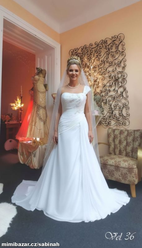 SVATEBNÍ ŠATY AFRODITA S VLEČKOU vel.36