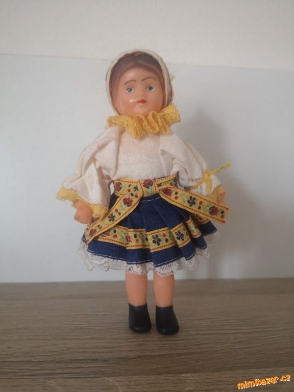 RETRO panenka v kroji