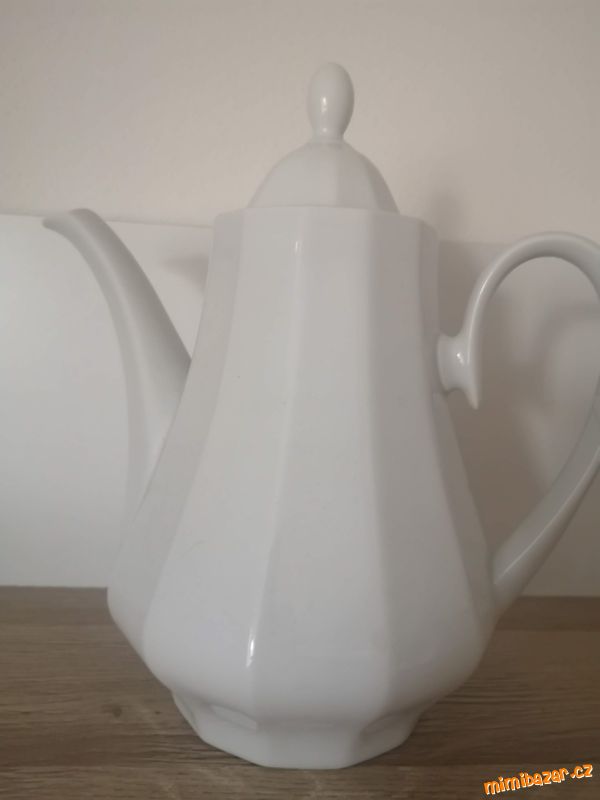 Starožitná bílá čajová konvice