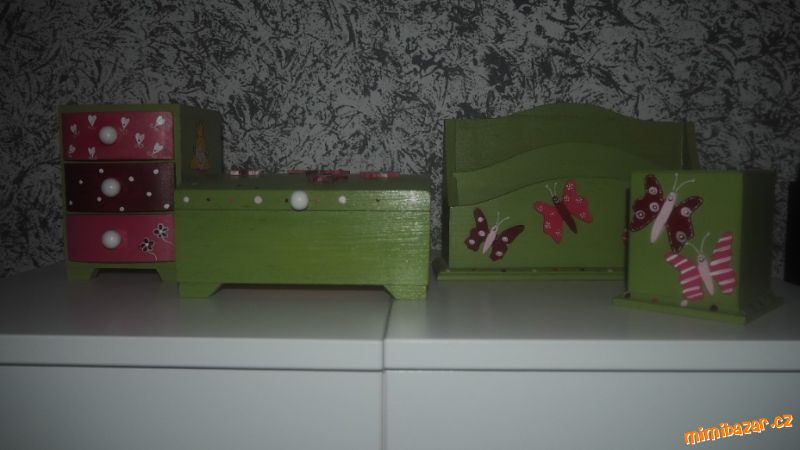 Ručně vyráběný dřevěný set