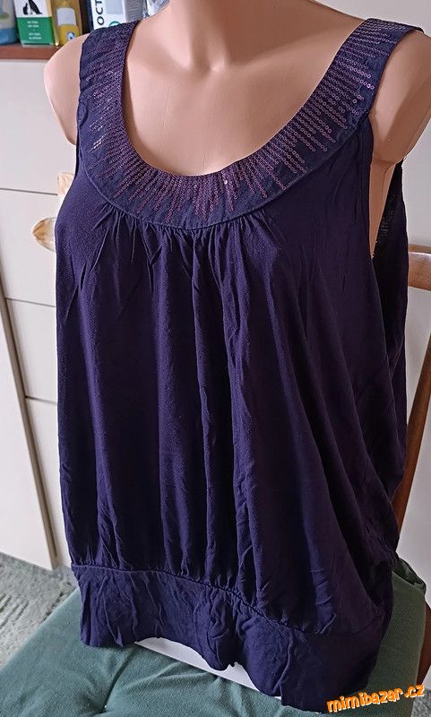 Fialový top s flitry vel L