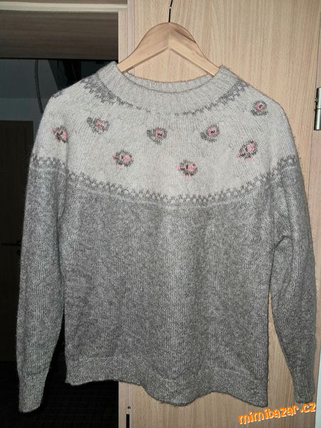 hnědý béžový vlněný svetr s růžičkami / 95 % vlna