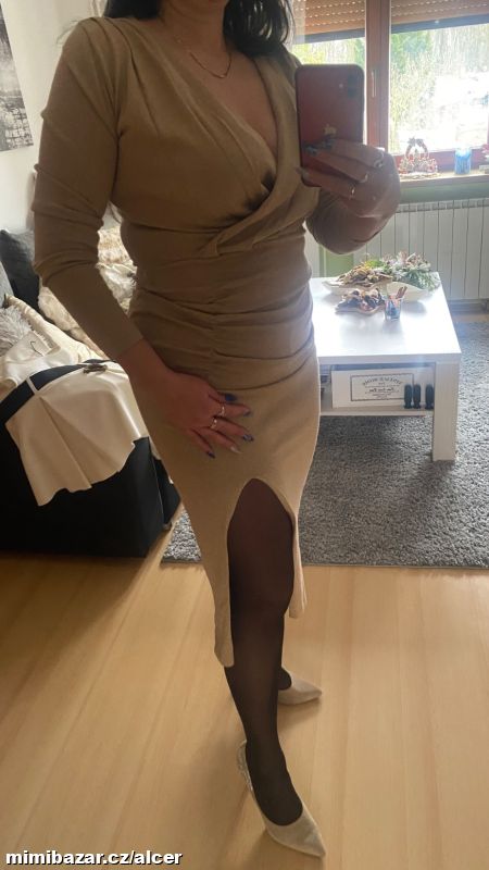 Krásné úpletové šaty