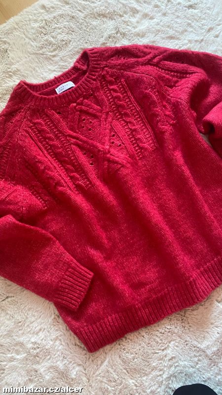 Svetr malinové barvy