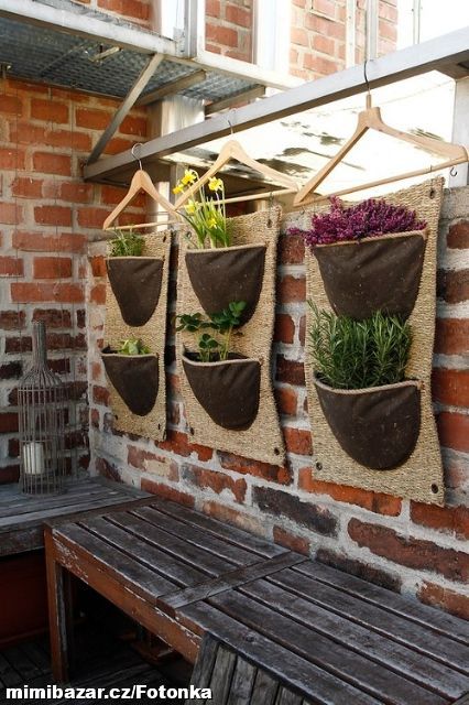 Vertikální kapsy na pěstování na balkon a terasu