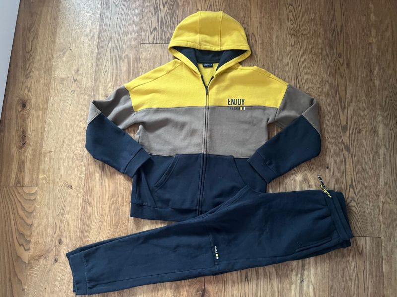 Krásná tepláková souprava Mayoral vel. 18