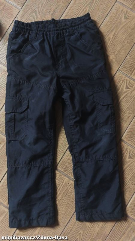 krásné černé vyteplené kalhoty šusťáky vel. 116