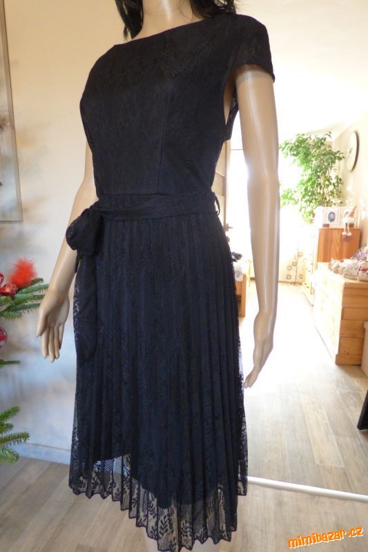 Dámské šaty vel. M