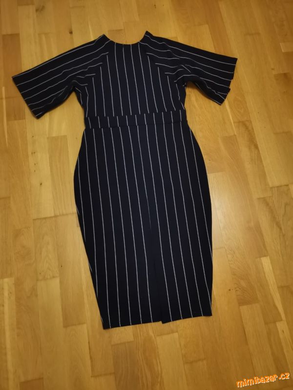 Šaty proužkaté Boohoo