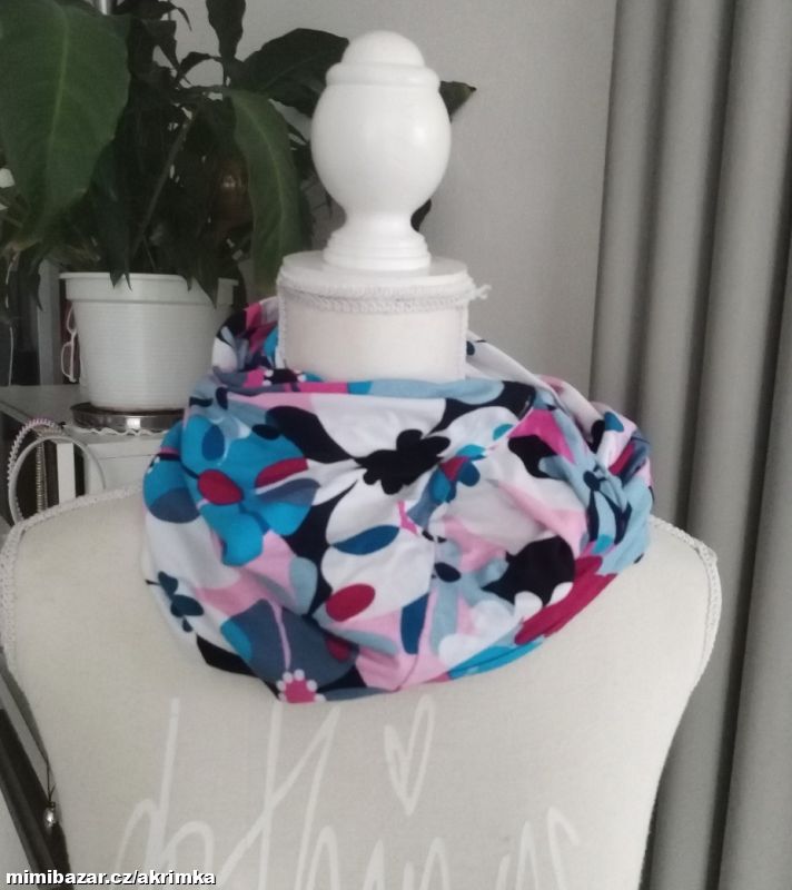 Pestrobarevný nákrčník