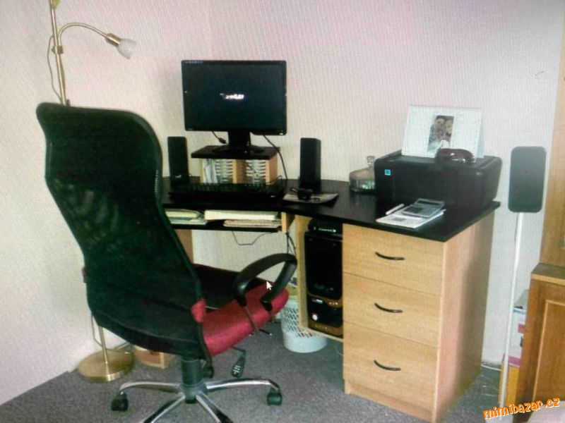 Pc stůl / psací stůl