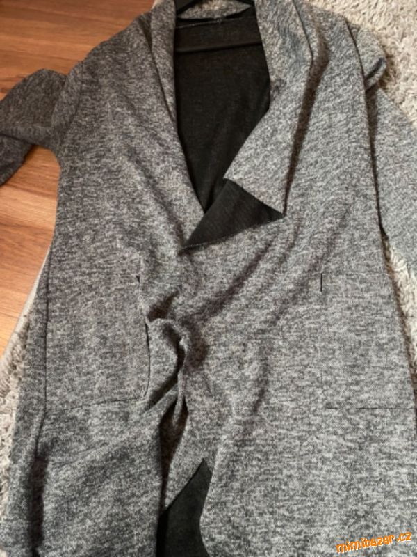 Krásný šedý kardigan