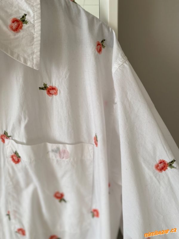 Krásná košile s vyšitými květy 40/42
