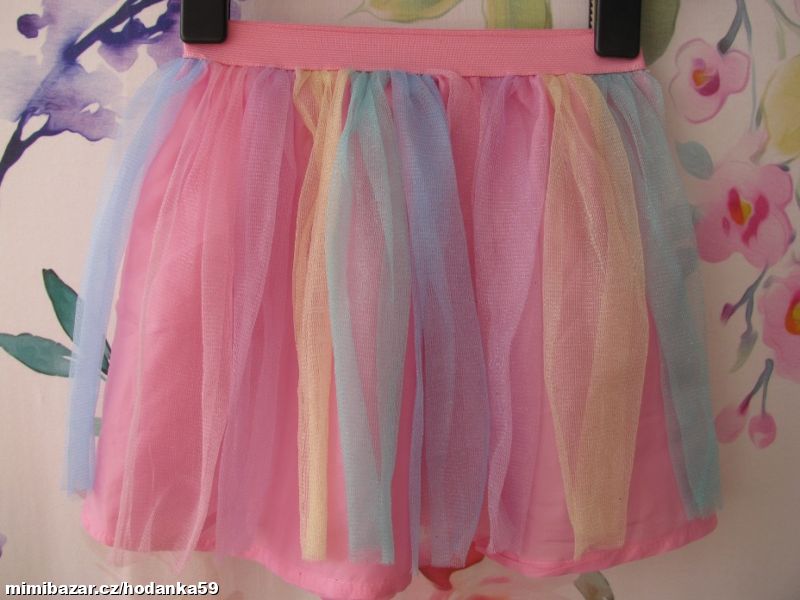 Krásná barevná tylová sukně