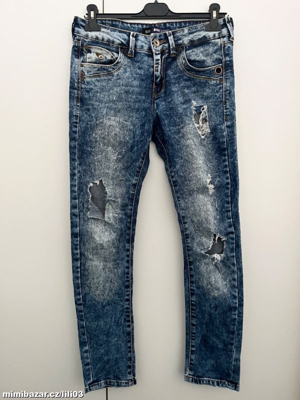 PRUŽNÉ SKINNY DŽÍNY BERSHKA