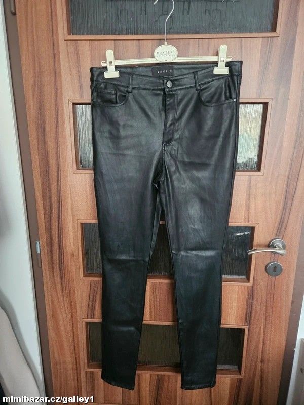 Koženkové kalhoty Mohito, vel. 40