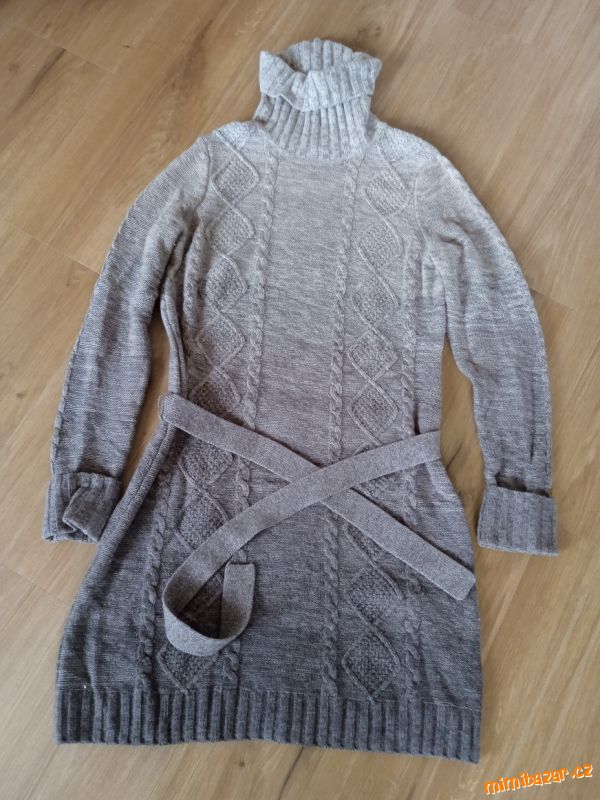 Svetrové šaty