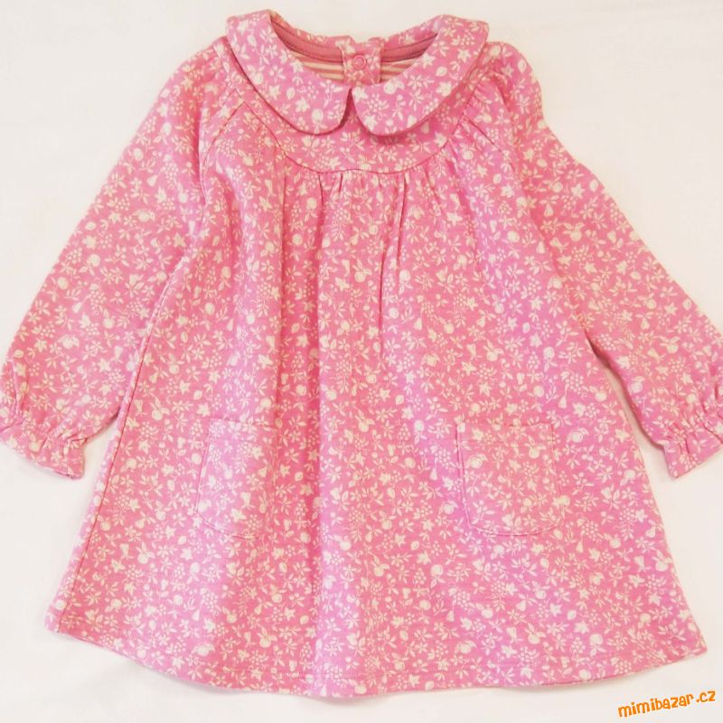 L27. Růžové šaty