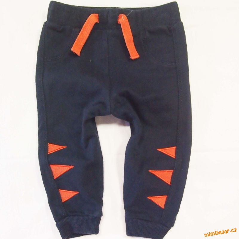 L64. Tmavě modré tepláčky