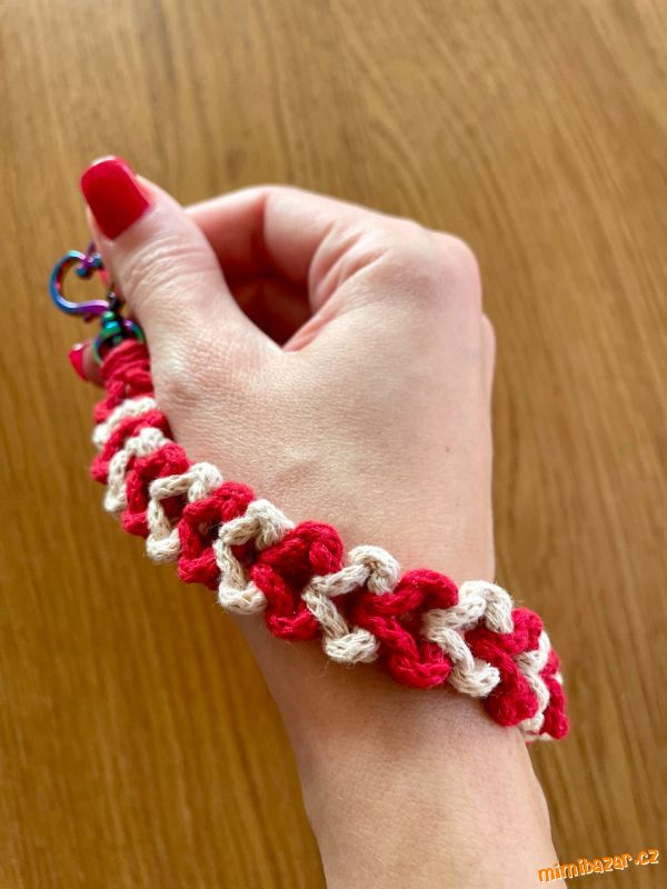 Macramé poutko se srdíčky-drobný dárek k Valentýnu