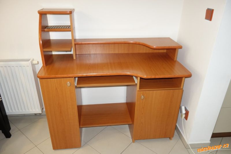 Počítačový, psací stůl / stolek