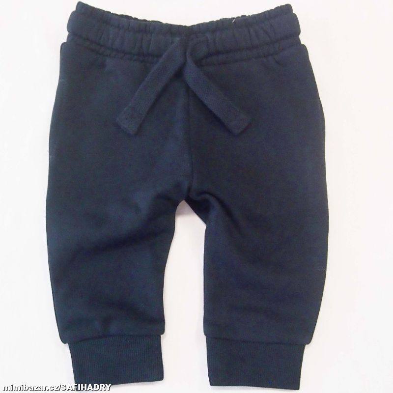 L104. Tmavě modré tepláky