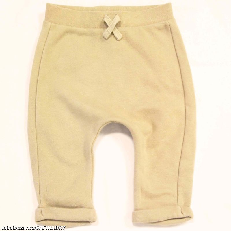 L118. Slabší tepláčky