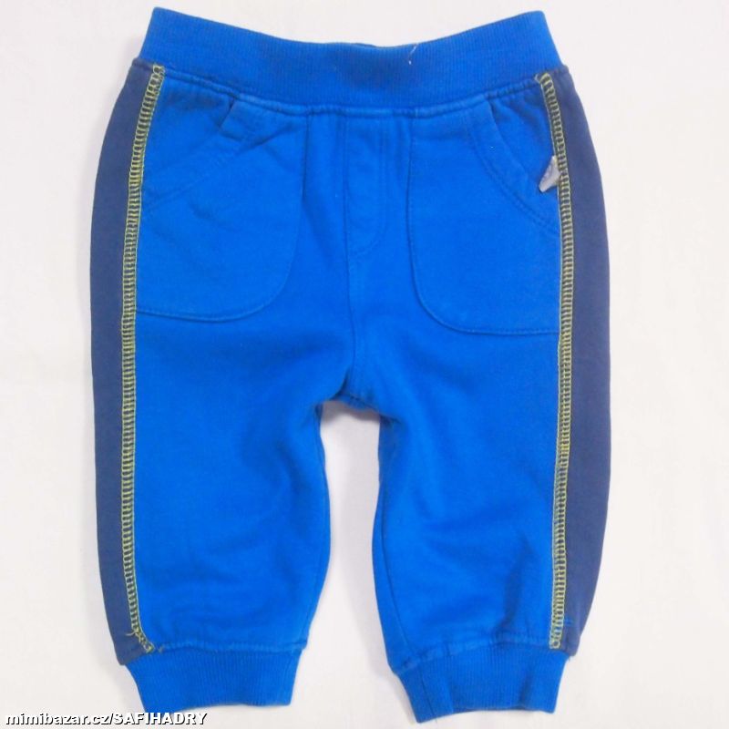 L143. Modré tepláčky