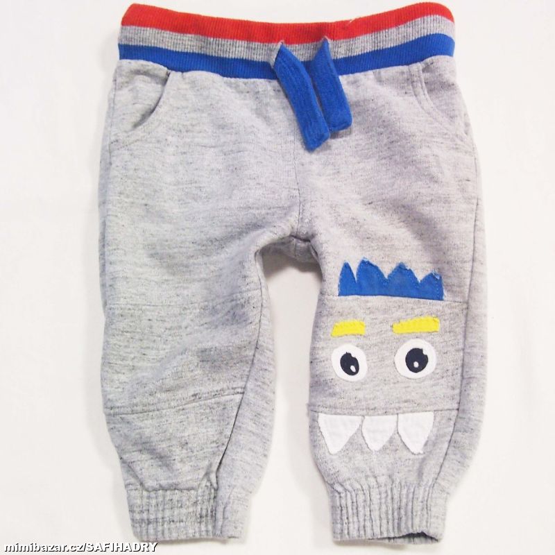 L149. Tepláky s příšerkou