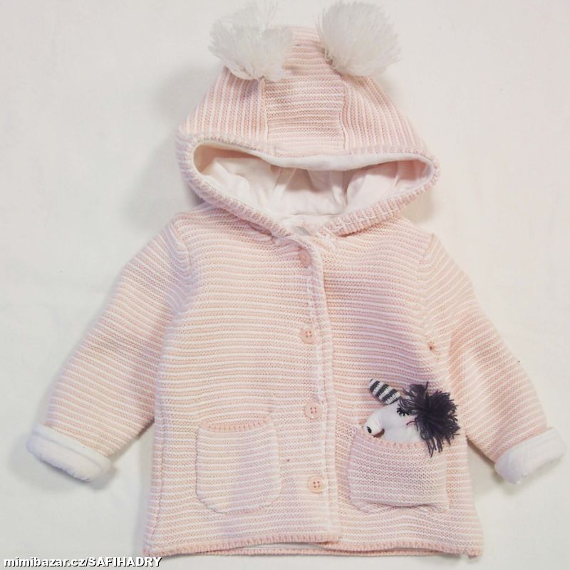 L155. Svetr s kapsami