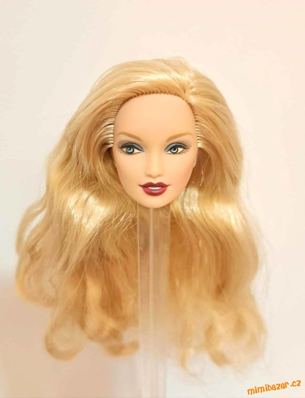 Na prodej hlavicka sberatelska Barbie Go red