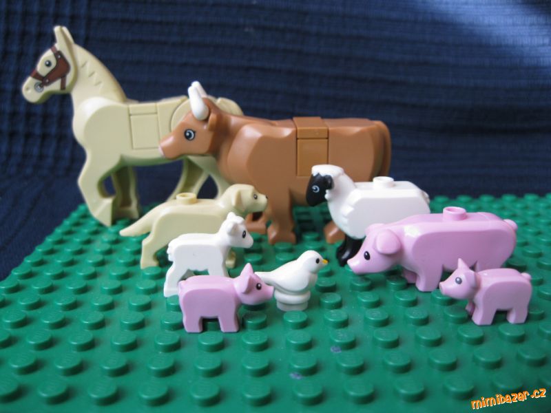 Lego figurky zvířátka kůň, kráva, ovce, jehně, sele