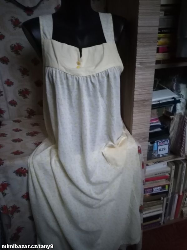 Žlutobílá noční košile