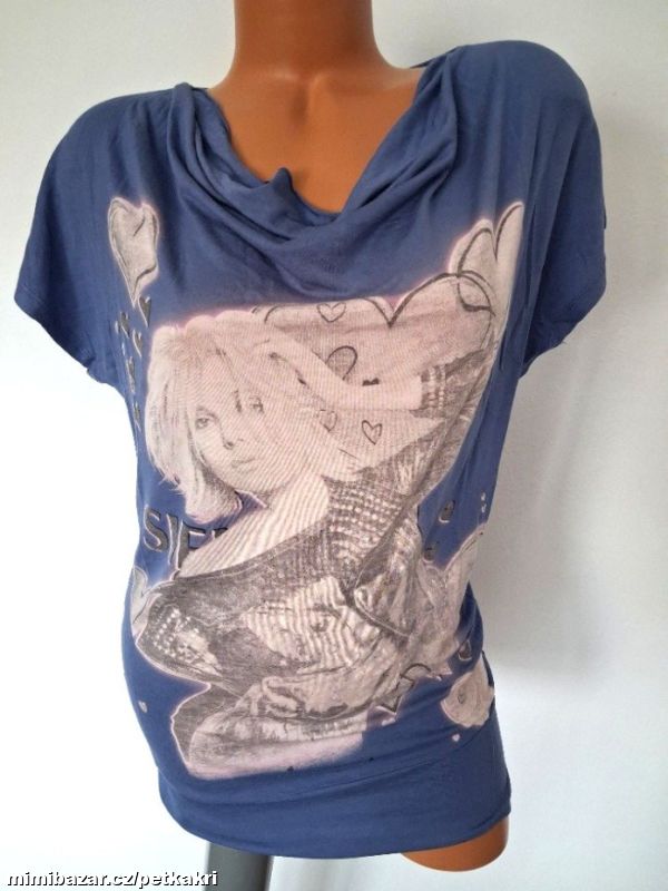 modré dámské tričko s vodou aplikace měřte