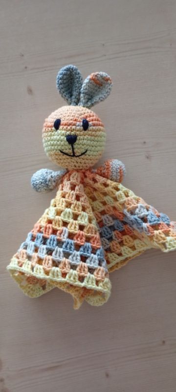 Háčkovaný usináček zajíček