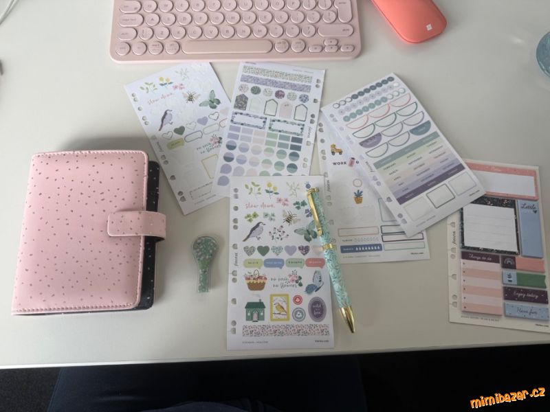 Diář Filofax vc samolepek, propisky atd