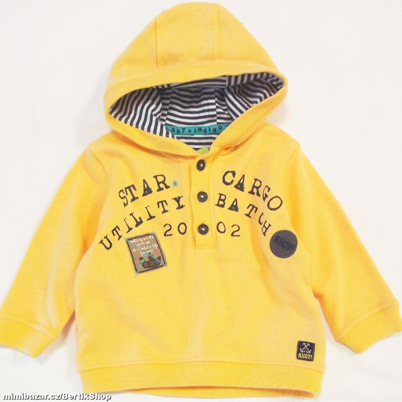 L353. Žlutá mikča s kapucí