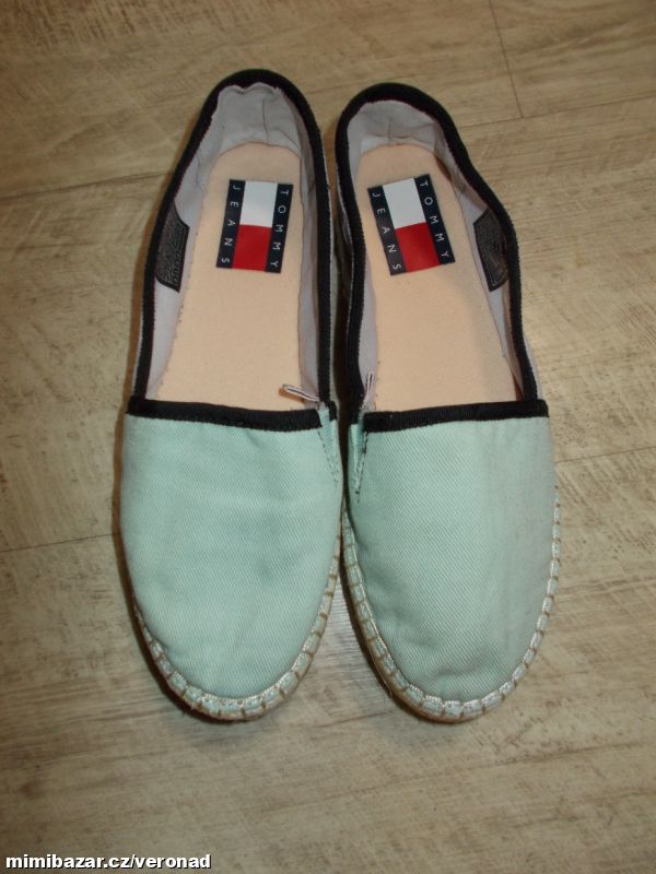 PĚKNÉ PLATĚNKY TOMMY JEANS VEL 38 TOP STAV
