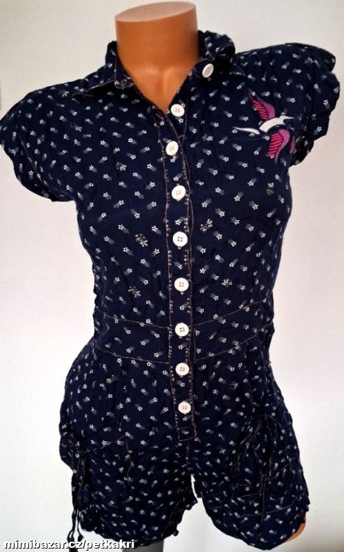 tmavěmodrý květovaný propínací overal uk6