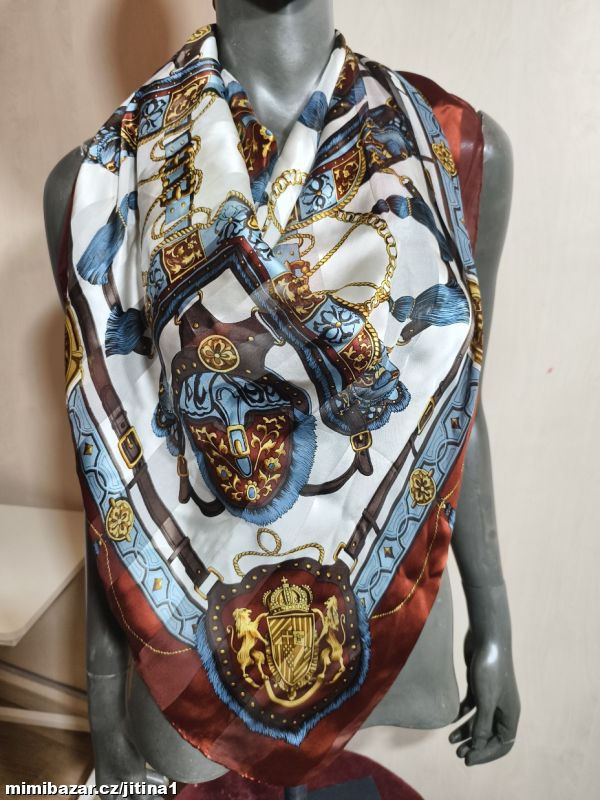 Hedvábný šátek ručně šitý