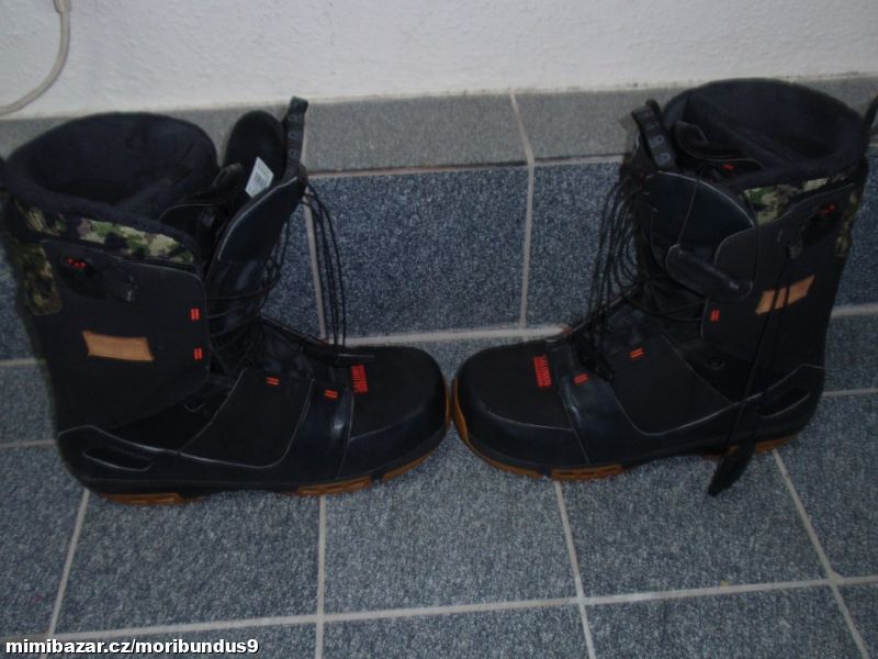 SUPER VEL.46, 5 BOTY NA SNOWBOARD SALOMON DIALOQUE