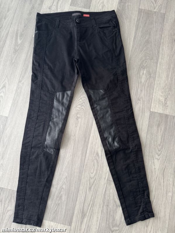 Černé kalhoty