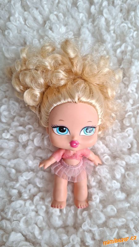 Bratz Babyz panenka Cloe modré oči