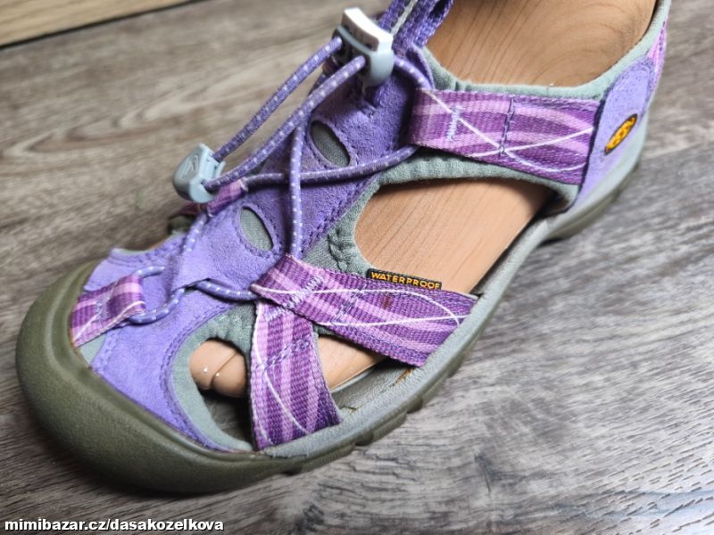 Fialové trekové sandály KEEN v.38, 5