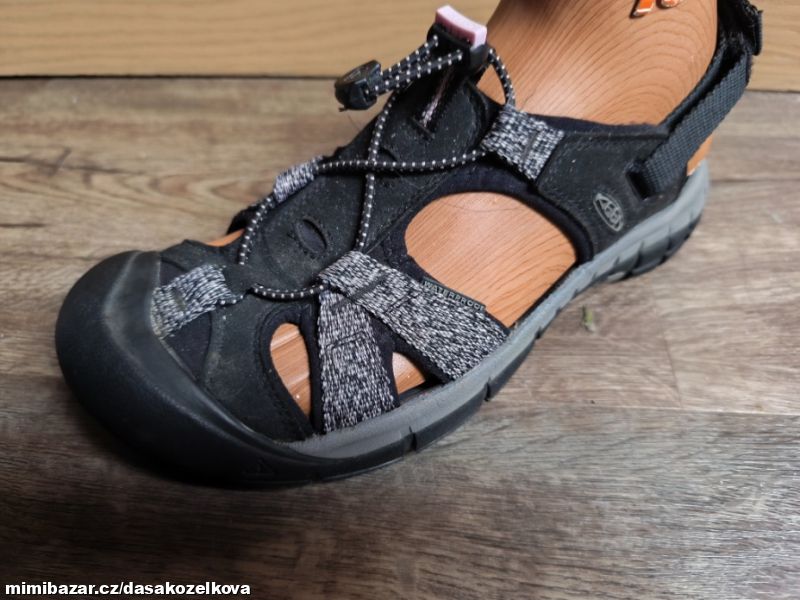 Černé trekové sandály 2v1 KEEN v.41
