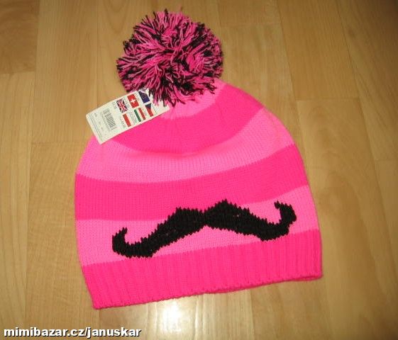 Krásná růžová dámská čepice s bambulí Claires